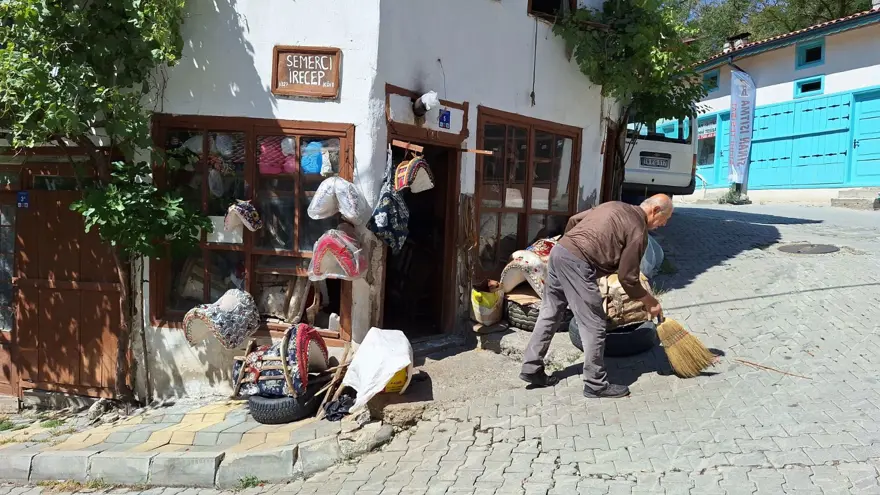 Teknolojiye meydan okuyor: Zamana yenik düşen baba mesleğini yaşatıyor 2