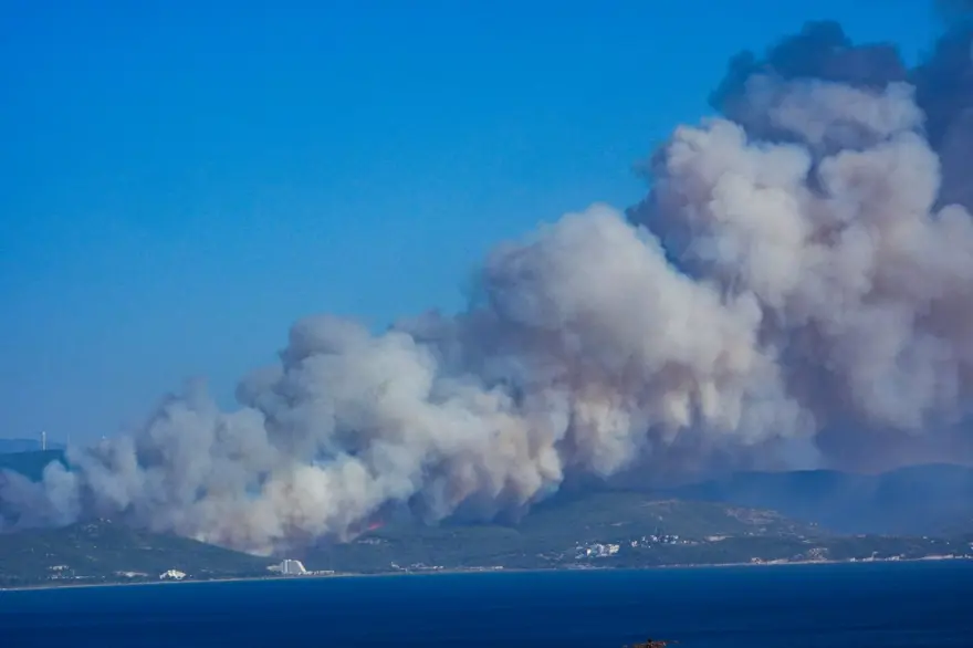 Yeni haftada hava nasıl olacak? Batıda orman yangını,kuzeyde sel riski var Yeni haftada hava nasıl olacak? Batıda orman yangını,kuzeyde sel riski var