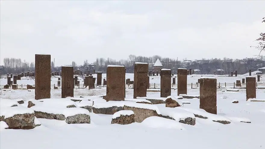 Bitlis'te tarihi yapılar karla kaplandı 3 Bitlis'te tarihi yapılar karla kaplandı 3