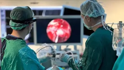 Ameliyat için "lazer parası" isteyen cerrah tutuklandı