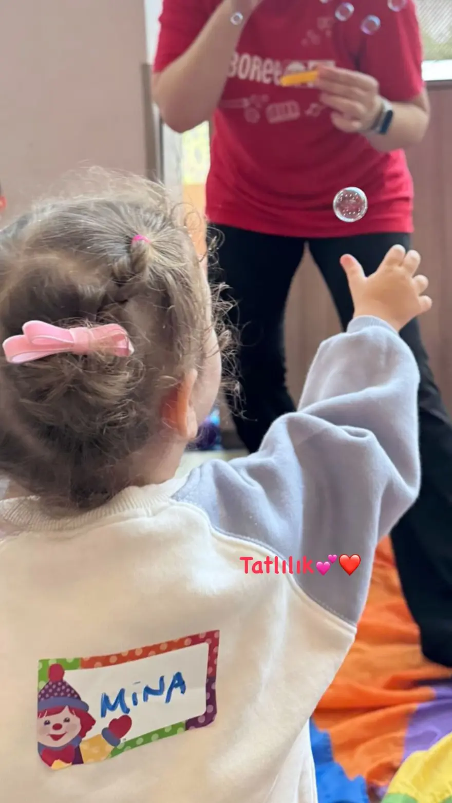 Eda Ece kızı Mina İpek'i paylaştı: Annesine benzerliği dikkat çekti 4 Eda Ece kızı Mina İpek'i paylaştı: Annesine benzerliği dikkat çekti 4