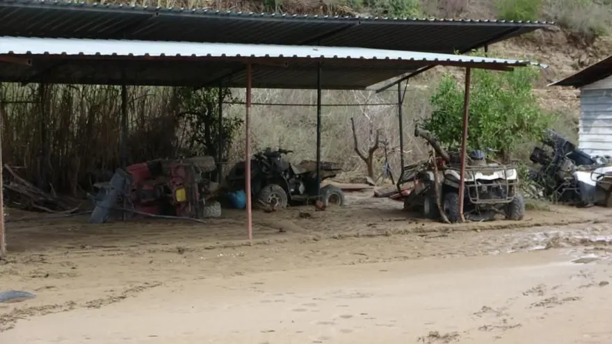 Antalya’da ATV’ler sel sularına kapıldı 3