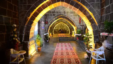 Bitlis'te 5 asırlık han ziyaretçilerini zamanda yolculuğa çıkarıyor