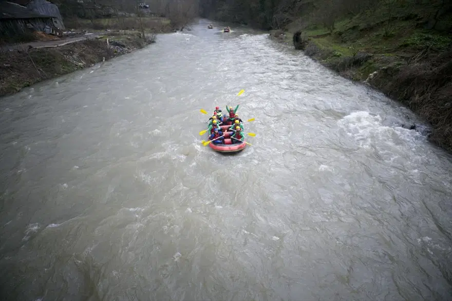 Melen Çayı'nda rafting sezonu açıldı 16 Melen Çayı'nda rafting sezonu açıldı 16