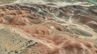 Mars'ı andıran 'Gökkuşağı Tepeleri' ziyaretçi akınına uğruyor