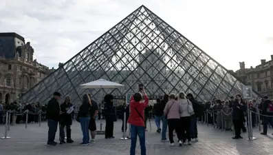 Louvre Müzesi soygunu: 5 kişi daha yakalandı, mücevherler ortada yok