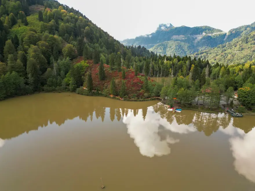 Doğa harikası Karagöl ziyaretçilerini bekliyor 4