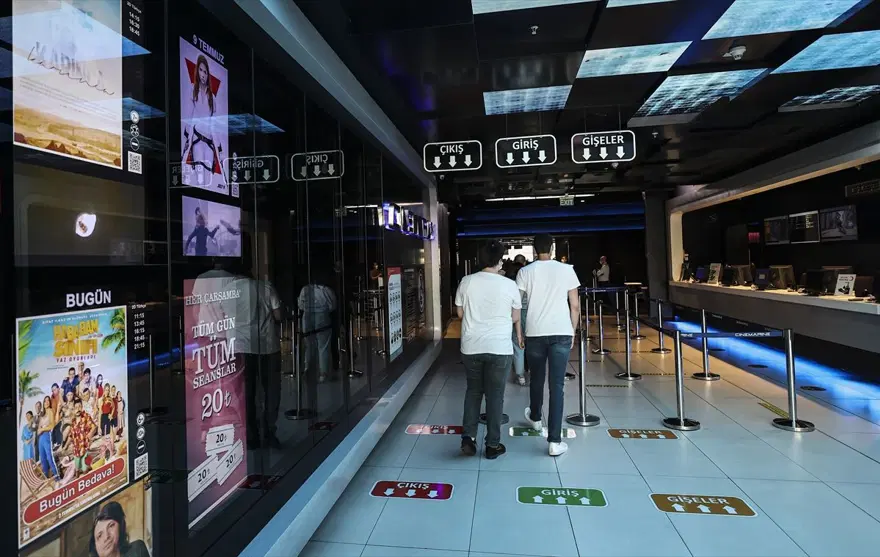 Sinema salonları yeniden kapılarını açtı 3