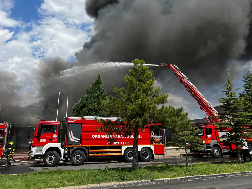 Kayseri'de sünger fabrikasında yangın Kayseri'de sünger fabrikasında yangın