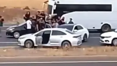 Gümrük memurunu yolunu kesip dövmüşlerdi: Üç maganda tutuklandı