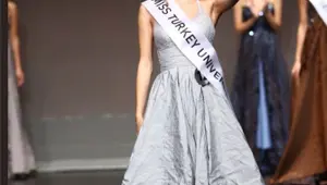 Miss Turkey 2017 değişti: Itır Esen'in tacı Aslı Sümen'e verildi