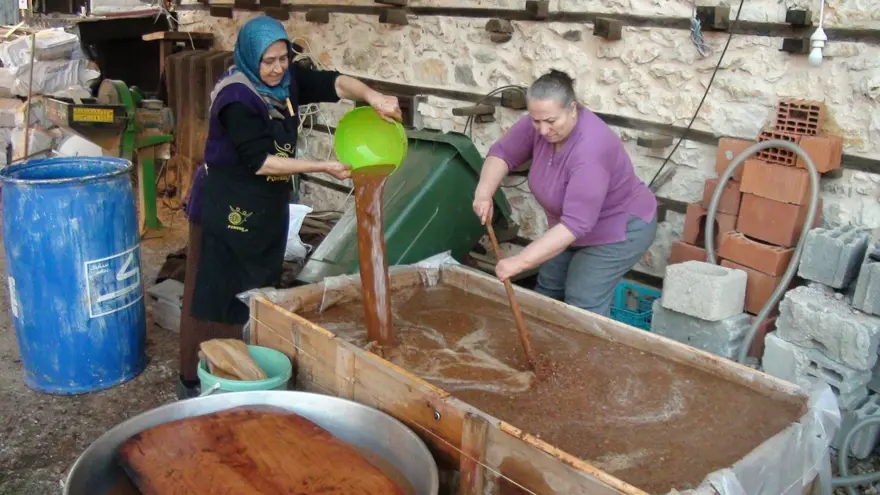 Toroslardan toplanıyor, sadece pekmez olarak tüketiliyor 16