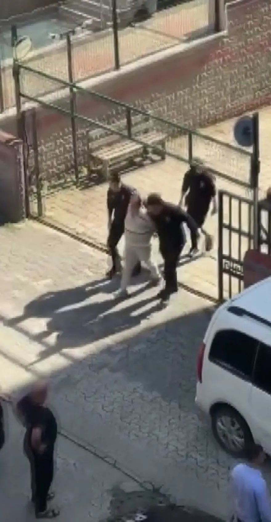 Ataşehir'de komşuların gürültü kavgası cinayetle bitti 2 Ataşehir'de komşuların gürültü kavgası cinayetle bitti 2