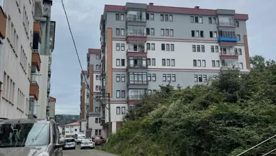 Trabzon'da feci ölüm: Çamaşır asarken 5'inci kattan düştü