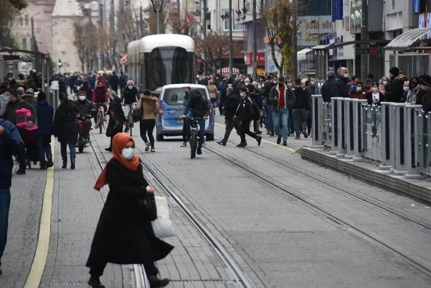 Covid-19 salgını hayatımızı değiştirdi 16