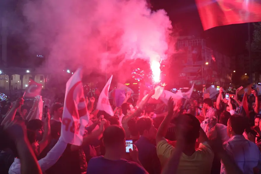 Türkiye genelinde seçim kutlamaları 12