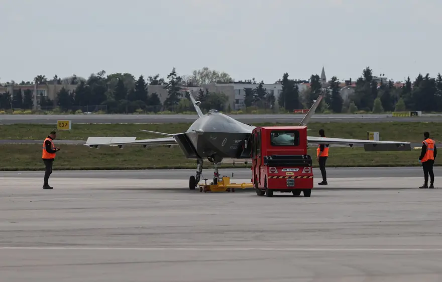 Kızılelma, TEKNOFEST'e katılmak için Atatürk Havalimanı'nda 3 Kızılelma, TEKNOFEST'e katılmak için Atatürk Havalimanı'nda 3
