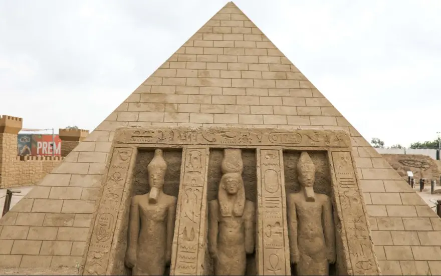 5 yıldır ayakta olan kumdan Keops Piramidi, Guinness'e aday 1
