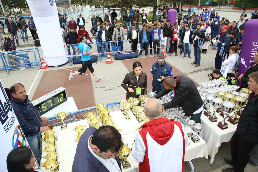 1. Uluslararası Erzurum Yarı Maratonu koşuldu 6 1. Uluslararası Erzurum Yarı Maratonu koşuldu 6