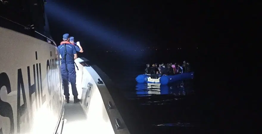 İzmir açıklarında 143 düzensiz göçmen kurtarıldı 2