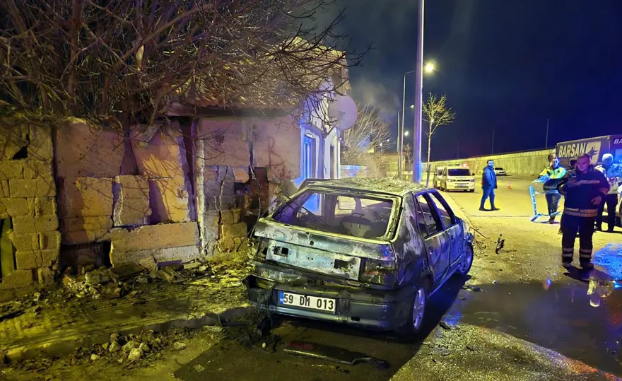 Edirne'de korkunç olay: Alev alan otomobildeki 4 kişi yanarak öldü 9