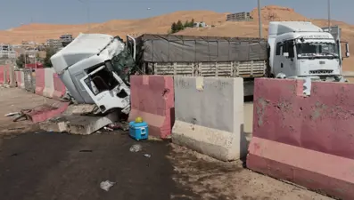 Çarpışan TIR'ların şoförleri kardeş çıktı: Ağabey kurtarılamadı