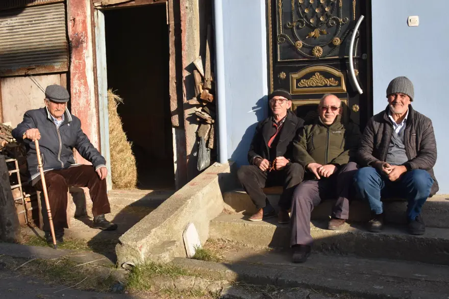 Karadeniz fıkrası gibi! Aynı caddede farklı 2 iftar saati 1