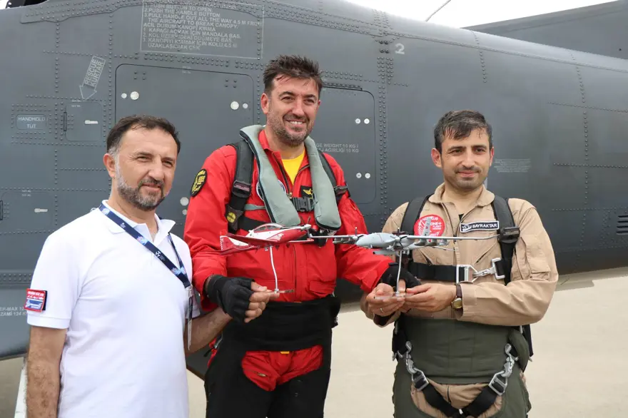 Akıncı ile Hürkuş kol uçuşu yaptı 13