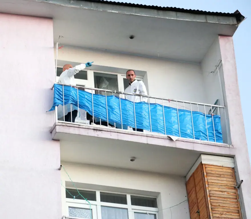 Erzurum'da acı olay: Otizmli genç 5. kattan düştü 2 Erzurum'da acı olay: Otizmli genç 5. kattan düştü 2