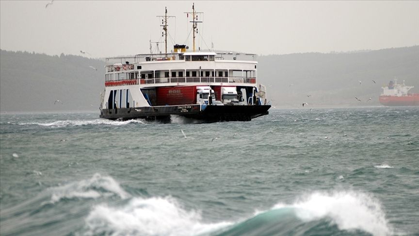 Kuzey Ege’de fırtına: Feribot seferleri iptal