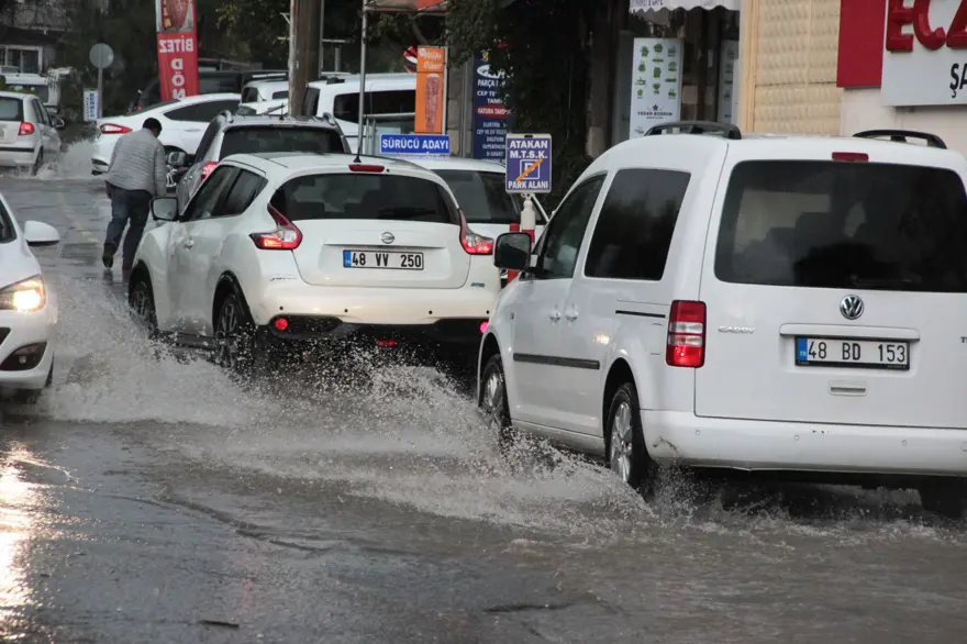 15 dakikada sokaklar göle döndü 4