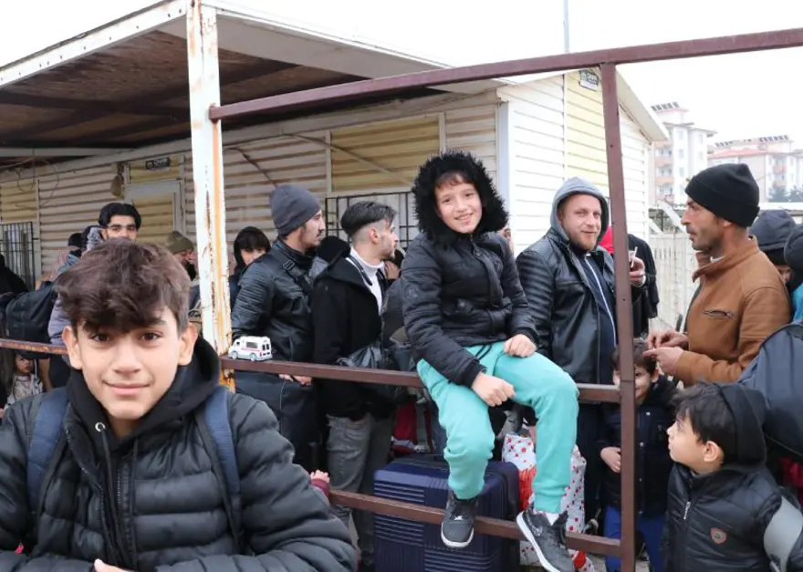 Türkiye'deki Suriyeliler ülkelerine dönüyor: Öncüpınar Gümrük Kapısı'nda yoğunluk 1