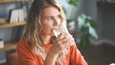 Duştan önce su içince vücudunuzda ne olur? Şaşırtıcı bir etkisi var