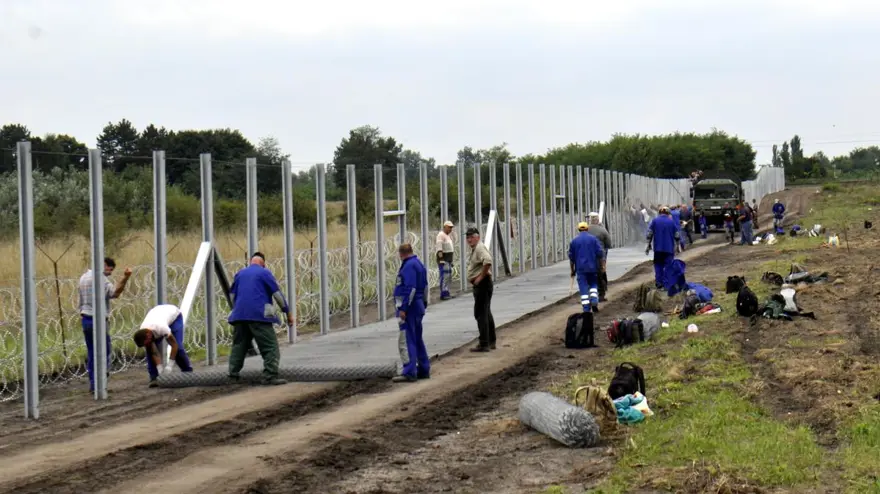 Macaristan-Sırbistan sınırına tel örgü 24 Macaristan-Sırbistan sınırına tel örgü 24
