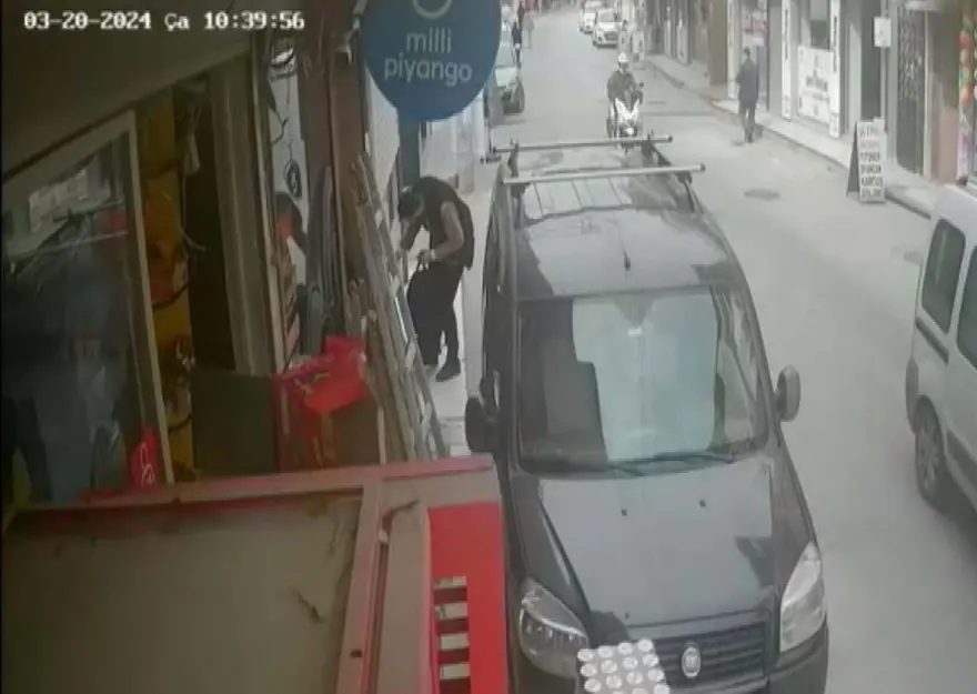 KUYUMCUYA GİRDİĞİ AN KAMERADA 6