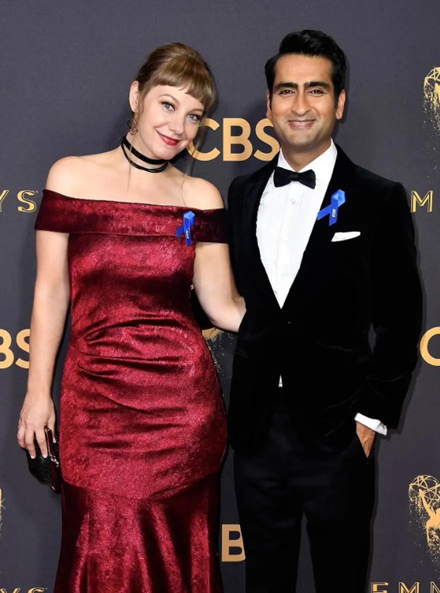 69. Emmy Ödül Töreni’nde ünlülerden mavi kurdeleli Trump mesajı 3