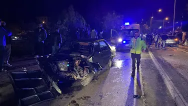 Aydın'da iki otomobil çarpıştı: 11 kişi yaralandı