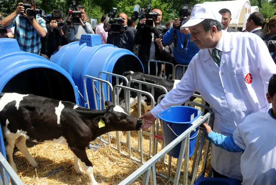 Bakan Eker süt içti 7