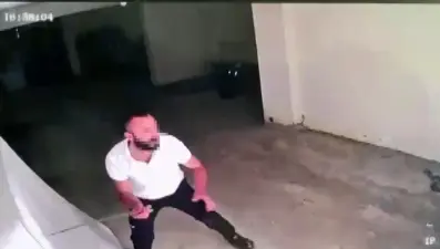 Palalı komşu dehşeti: Baba ve oğlunu hastanelik etti