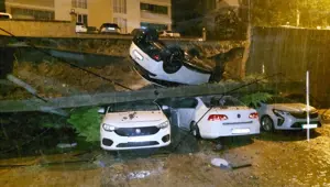 Duvar çöktü, 4 araç pert oldu