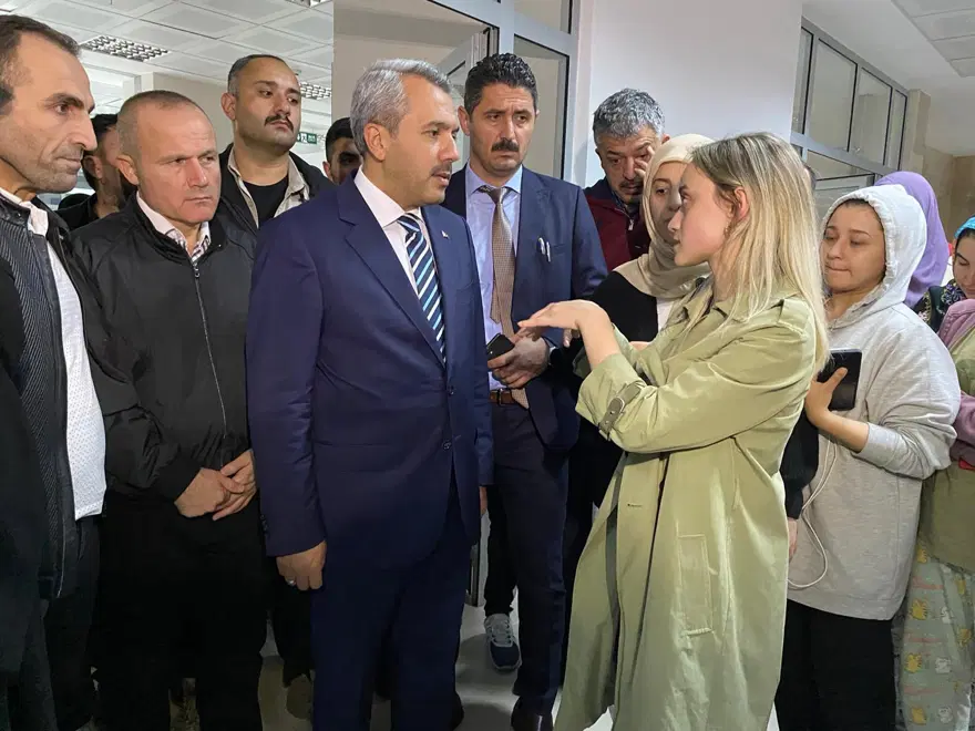 VALİ İLE REKTÖR YURDA GELDİ 5