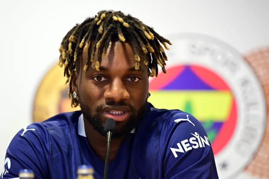 Fenerbahçe'de 5'i yeni transfer, 7 futbolcu için imza töreni düzenlendi 18 Fenerbahçe'de 5'i yeni transfer, 7 futbolcu için imza töreni düzenlendi 18