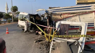 Mersin'de tatil yolunda feci kaza: İki ölü, 10 yaralı