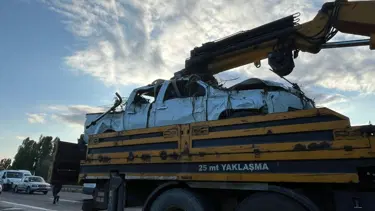 Milletvekilinin otomobilinin de karıştığı kazada iki araç dereye uçtu: 1 ölü, 4 yaralı