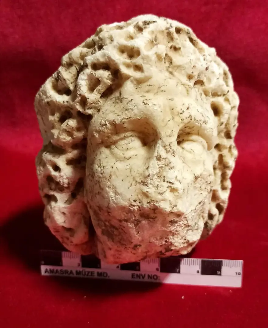 Bartın’dakikazılarda Büyük İskender heykelinin başı bulundu Bartın’dakikazılarda Büyük İskender heykelinin başı bulundu