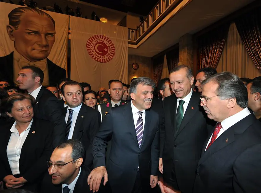 Siyasetçiler resepsiyonda buluştu 27