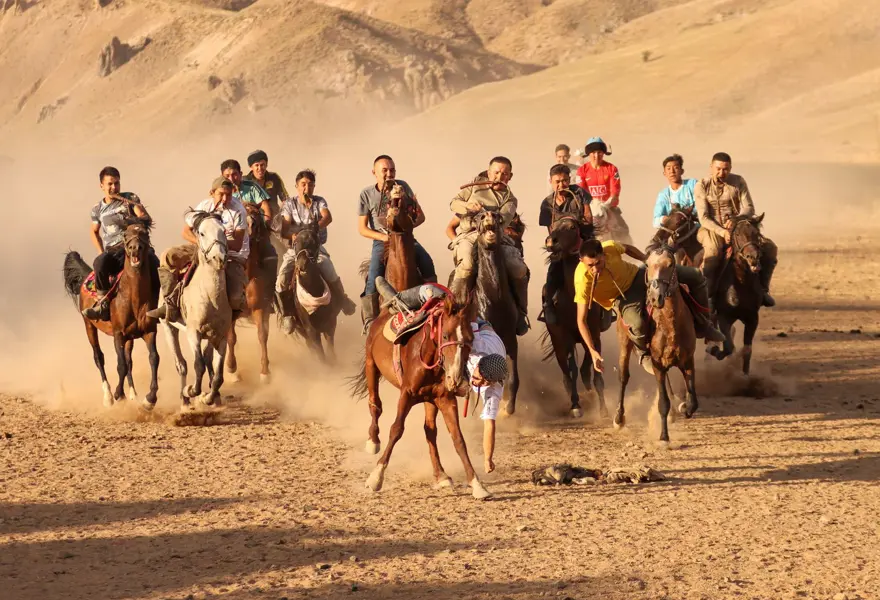 Van'daki Kırgız Türkleri ülkelerinin 31. bağımsızlık yıl dönümünü kutladı 3 Van'daki Kırgız Türkleri ülkelerinin 31. bağımsızlık yıl dönümünü kutladı 3