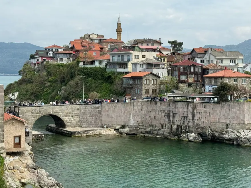 1 günde 20 bin araç gelince ilçeye girişler kapatıldı! 5