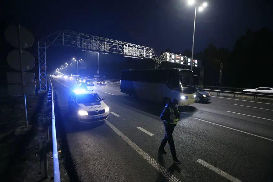 Kiev'de yaşayanlar şehri terk ediyor 15