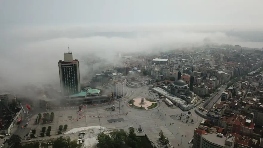 İstanbul Boğazı'na çöken sis doyumsuz görüntüler oluşturdu 20